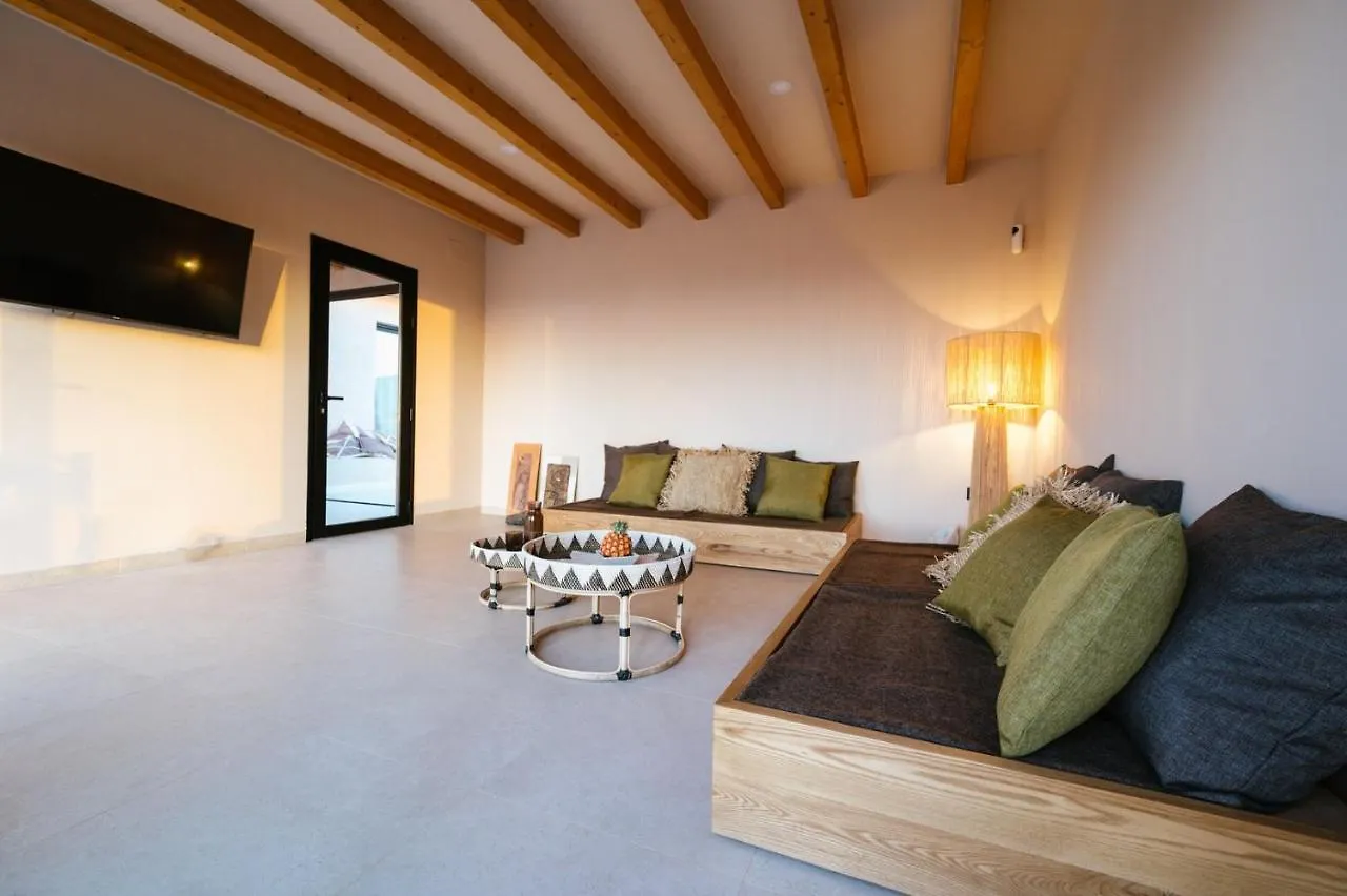Essea Living Tindaya With Heated Pool Vila