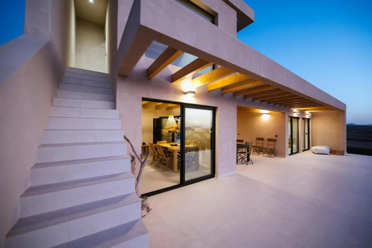 Essea Living Tindaya With Heated Pool Vila
